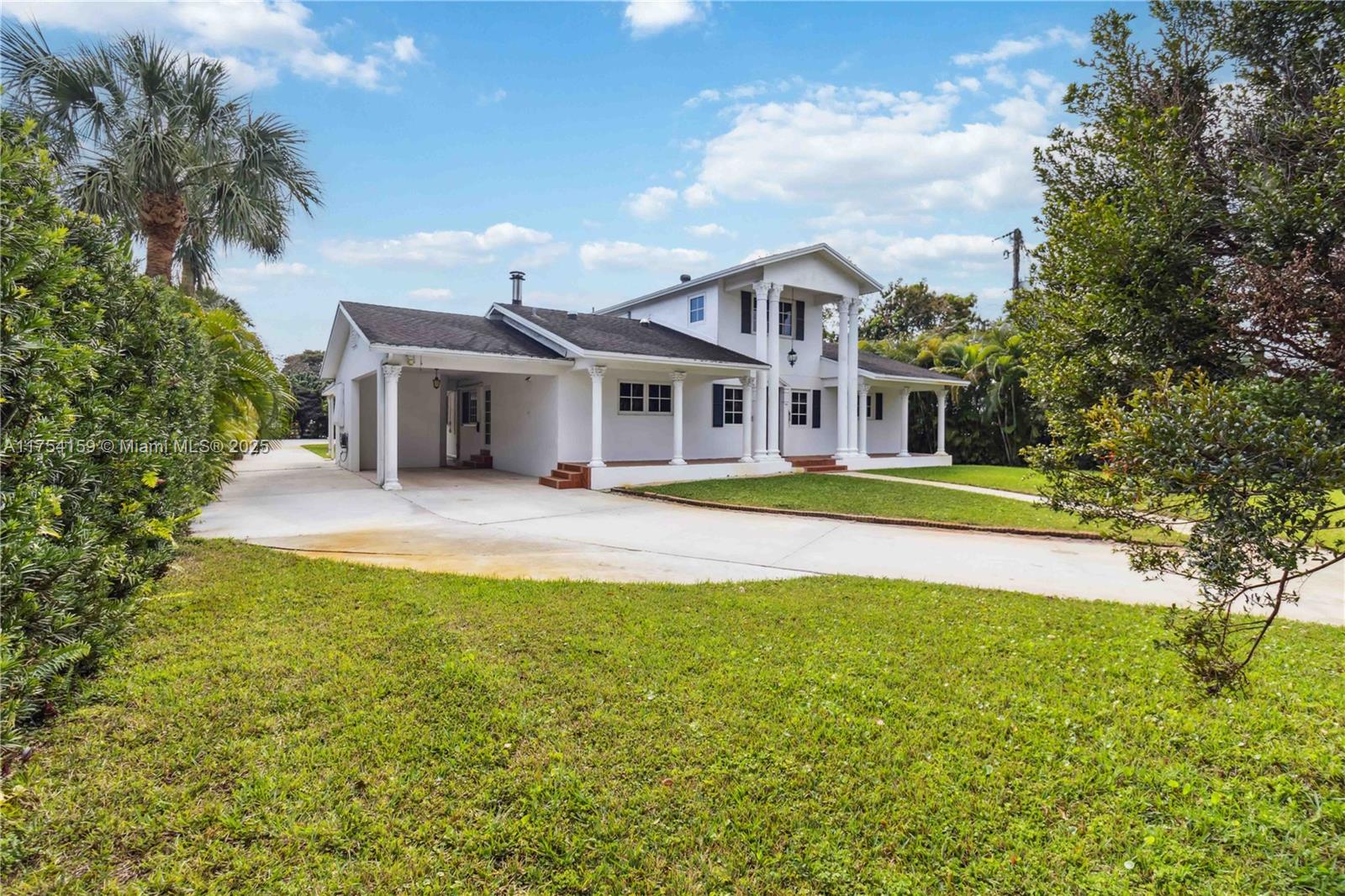 740 E Country Club Cir
