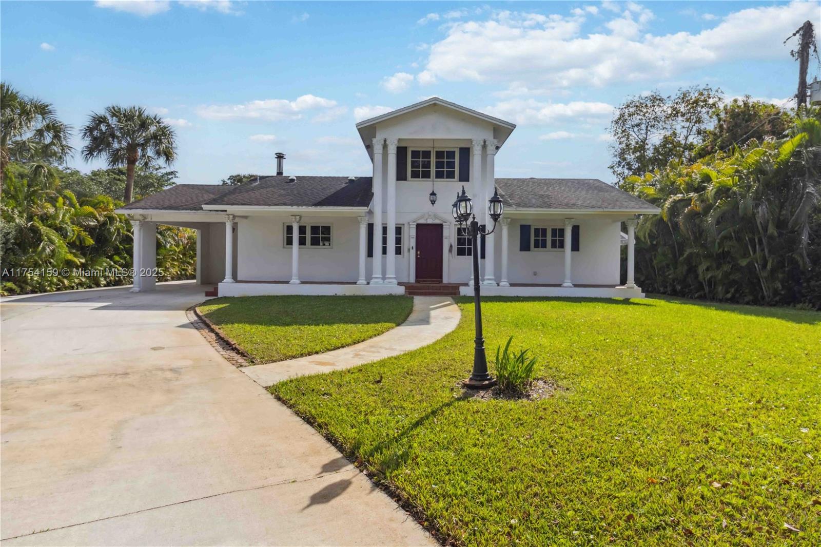 740 E Country Club Cir