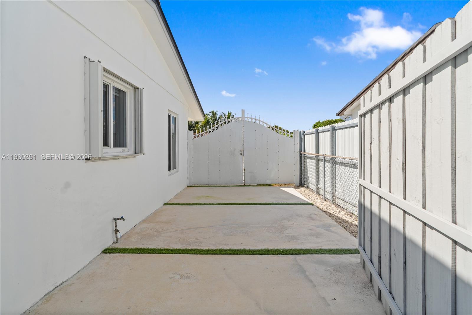 ROYALE GREEN SEC 3 - Residential