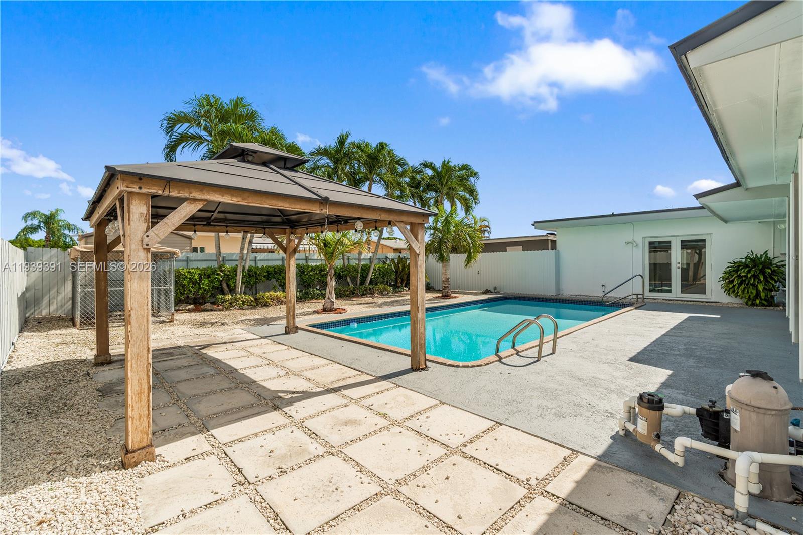 ROYALE GREEN SEC 3 - Residential