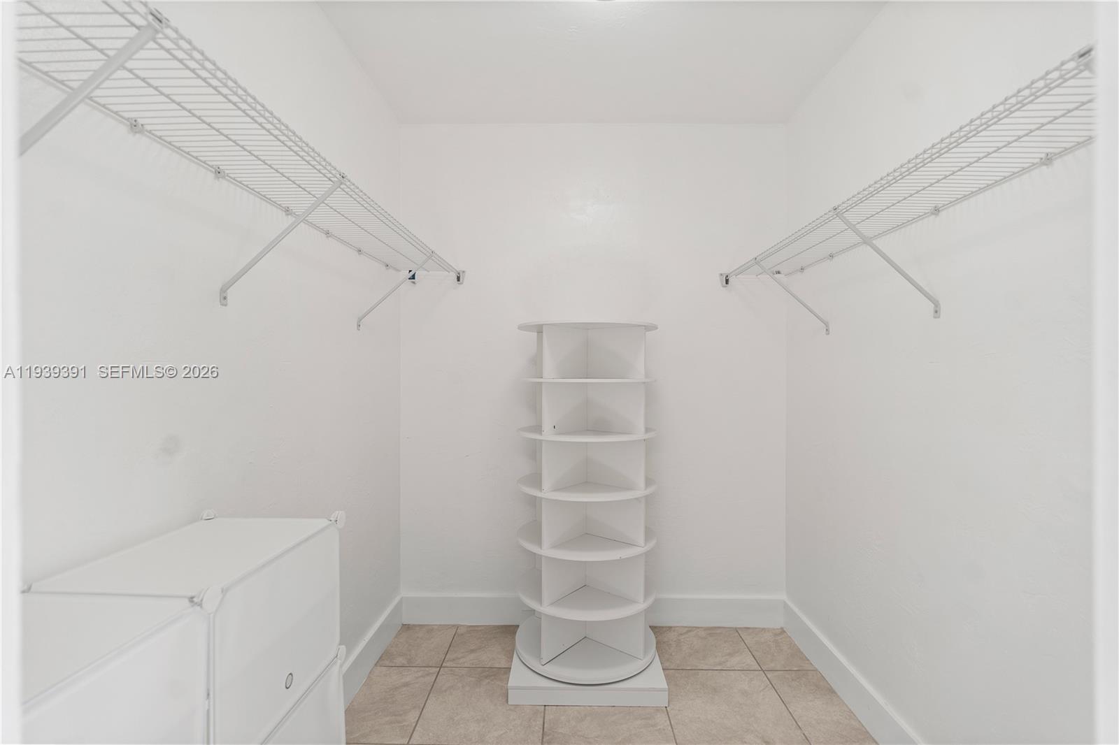 ROYALE GREEN SEC 3 - Residential