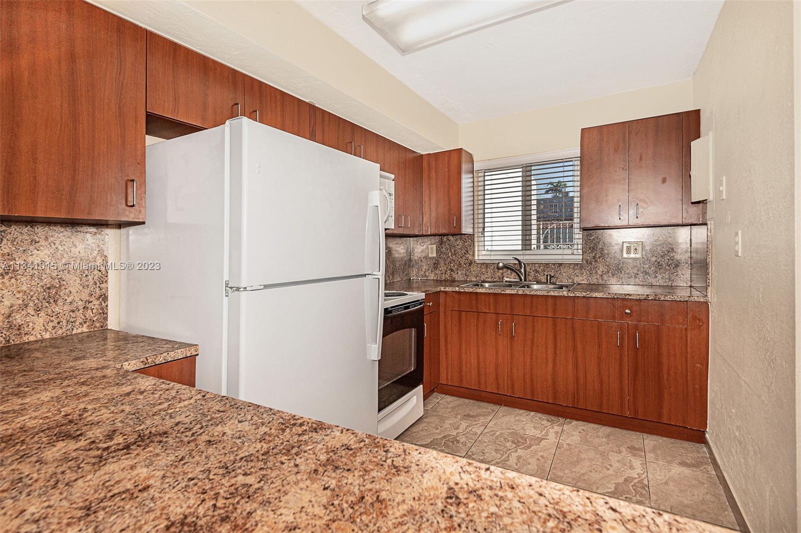 Photo 8 of 21 of 3860 W 8th Way 43 townhome