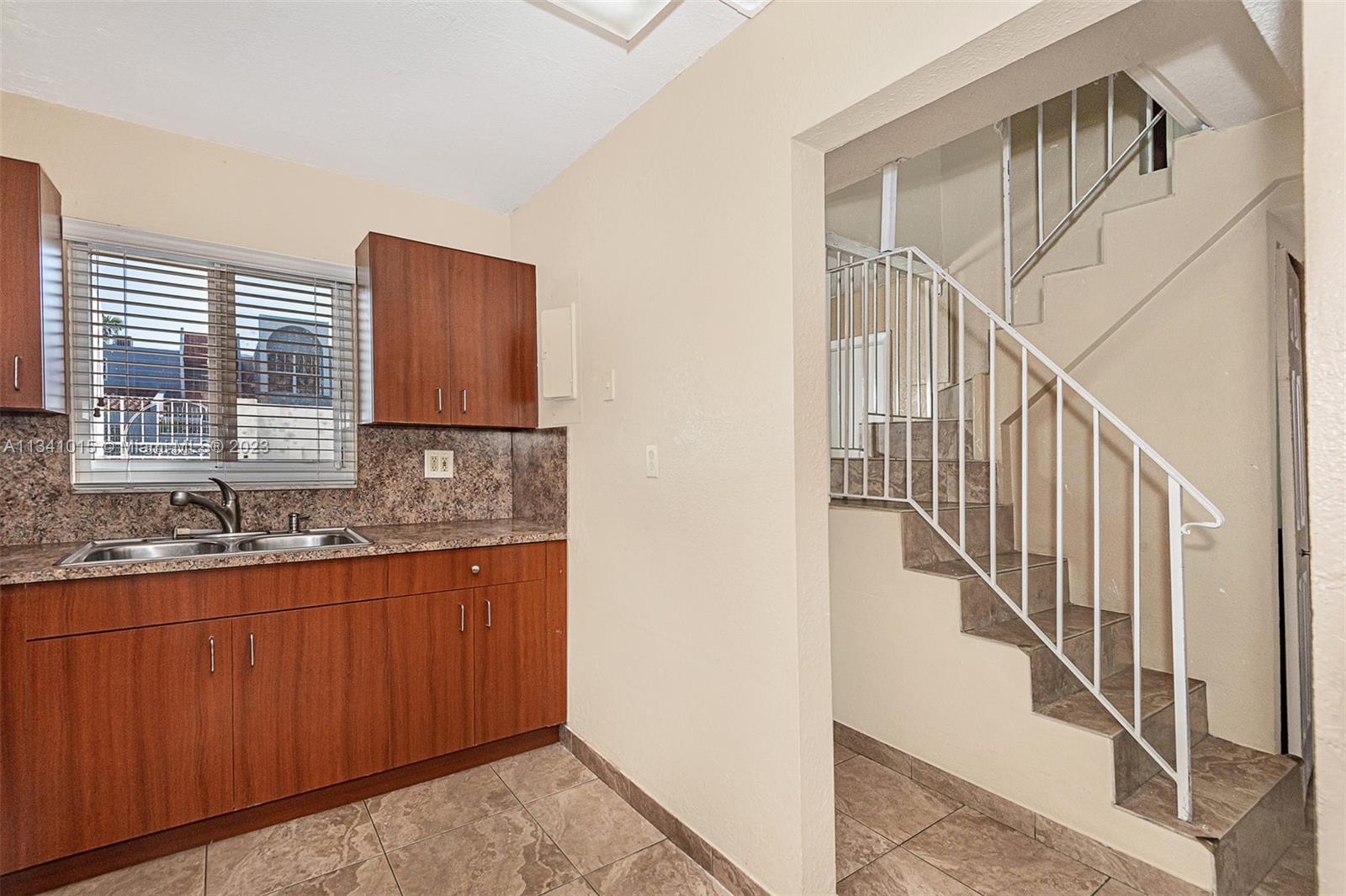 Photo 9 of 21 of 3860 W 8th Way 43 townhome