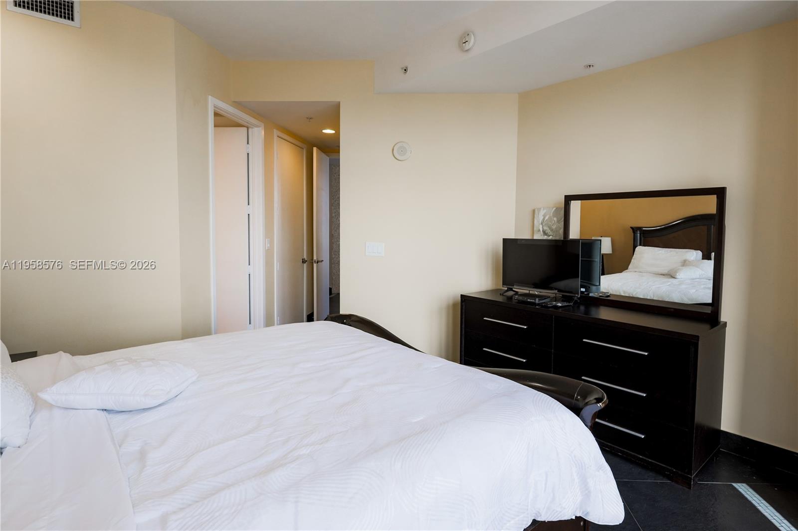 TRUMP ROYALE CONDO - Residential Lease