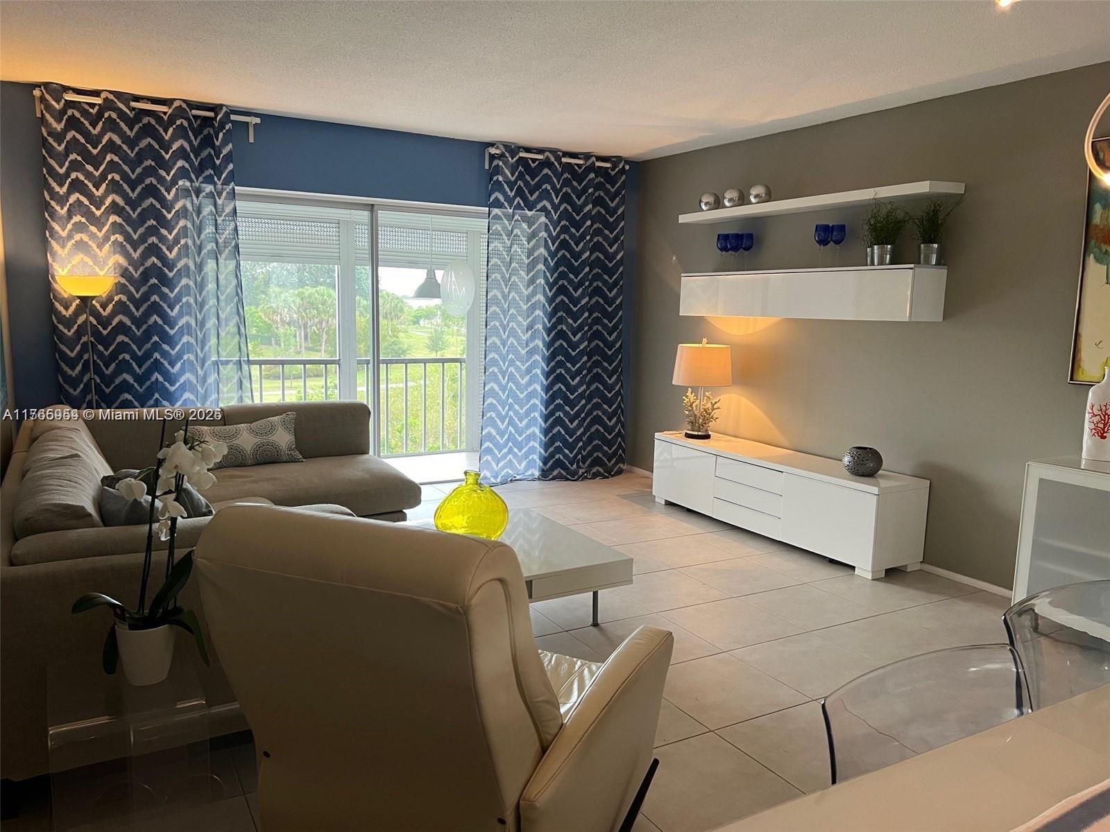 HILLCREST COUNTRY CLUB AP - Residential