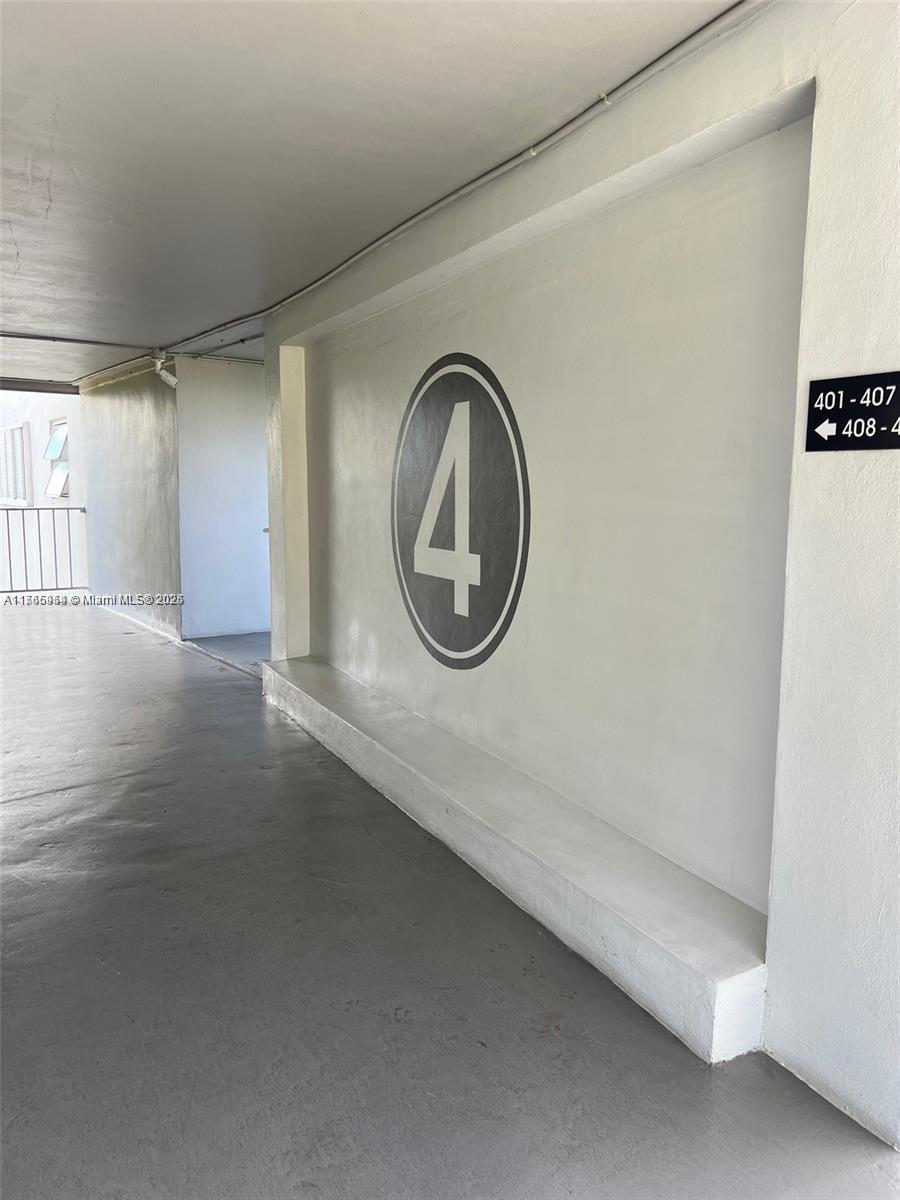 HILLCREST COUNTRY CLUB AP - Residential