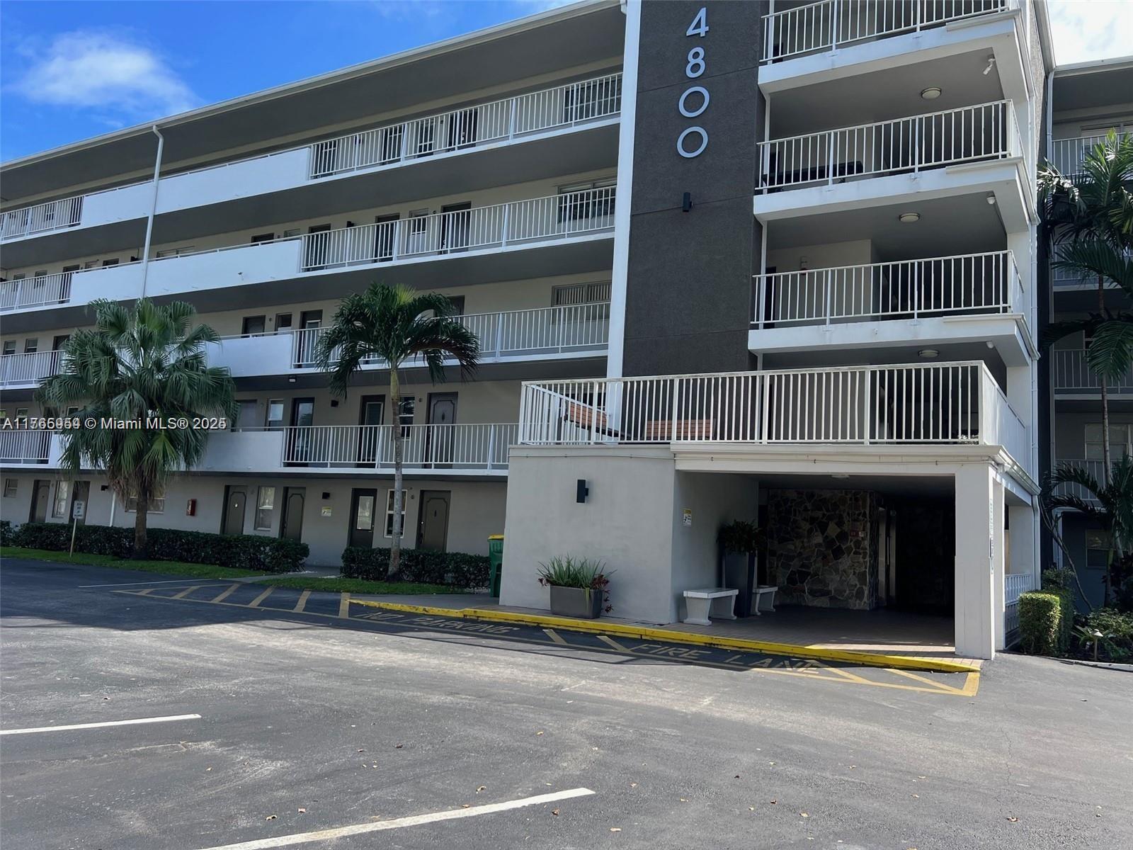 HILLCREST COUNTRY CLUB AP - Residential