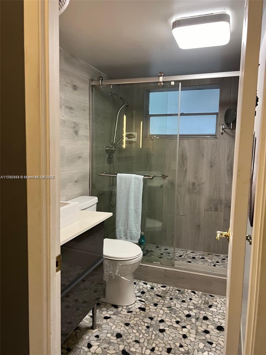 HILLCREST COUNTRY CLUB AP - Residential