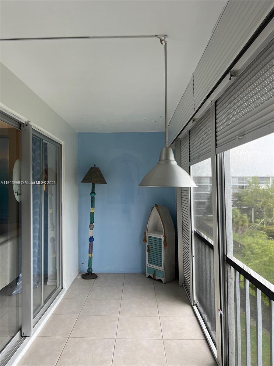 HILLCREST COUNTRY CLUB AP - Residential