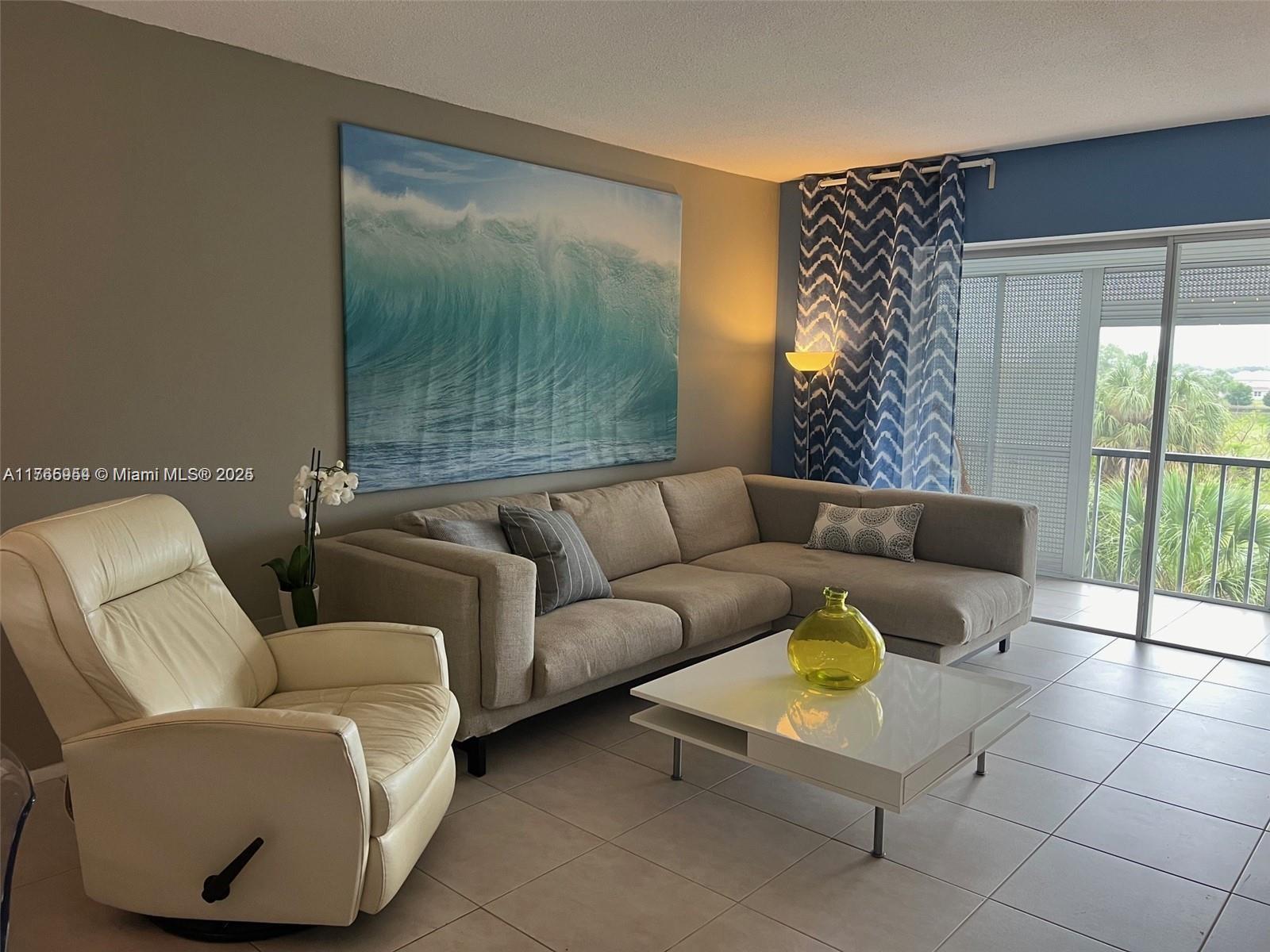 HILLCREST COUNTRY CLUB AP - Residential