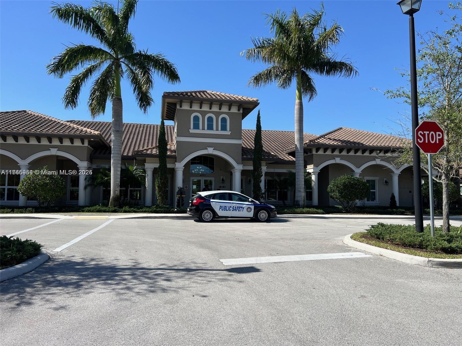 HILLCREST COUNTRY CLUB AP - Residential