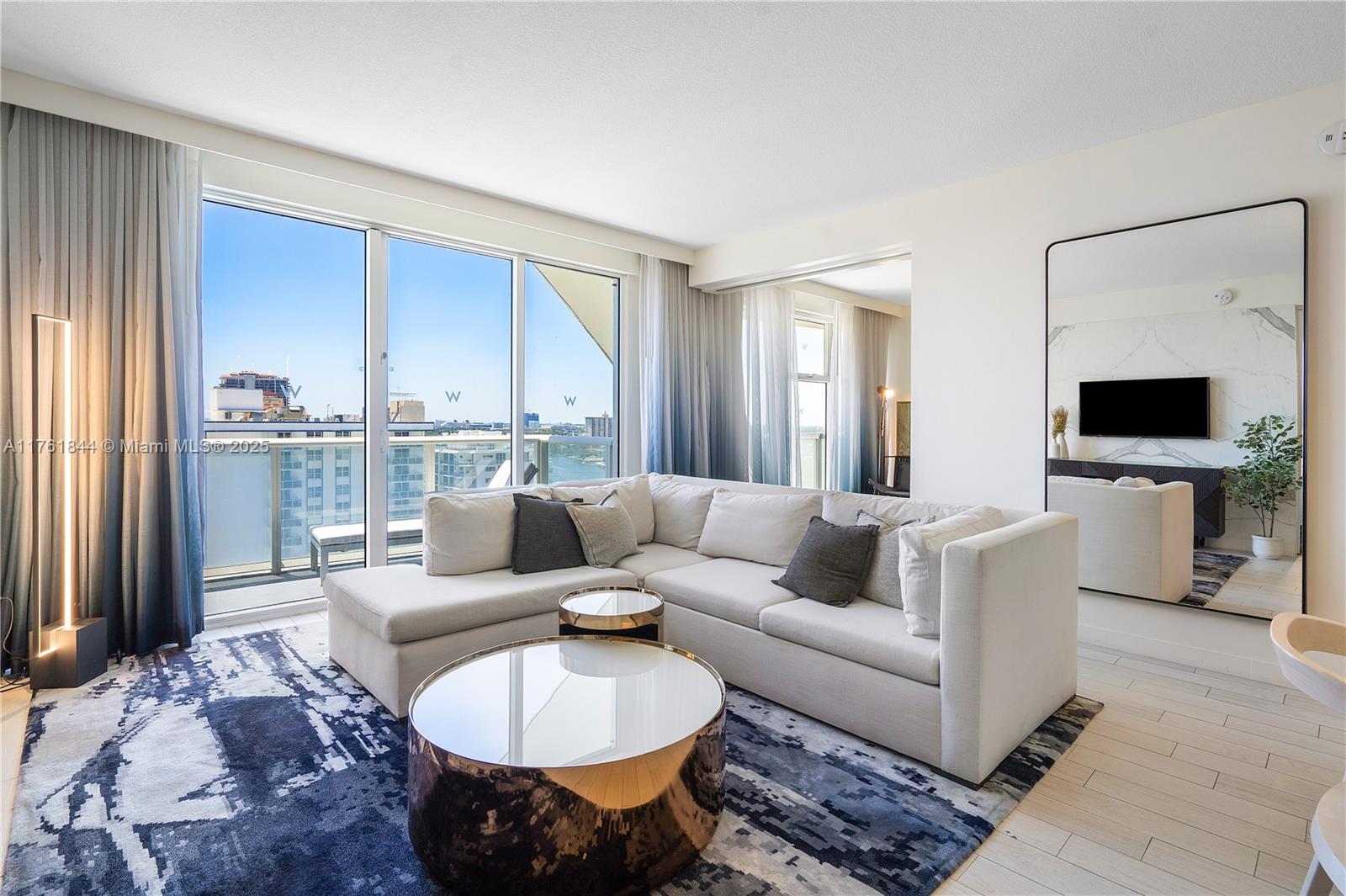 FORT LAUDERDALE RESIDENCE - Residential Lease