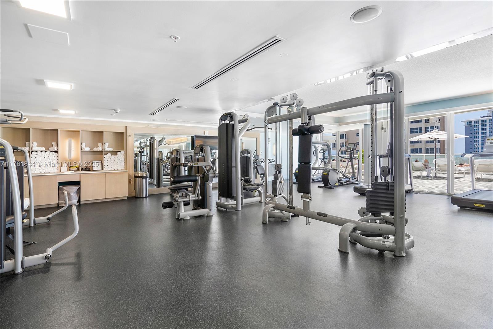 FORT LAUDERDALE RESIDENCE - Residential Lease