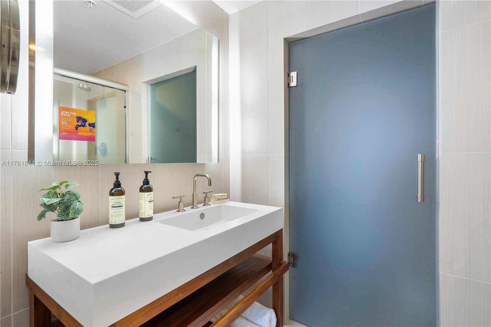 FORT LAUDERDALE RESIDENCE - Residential Lease