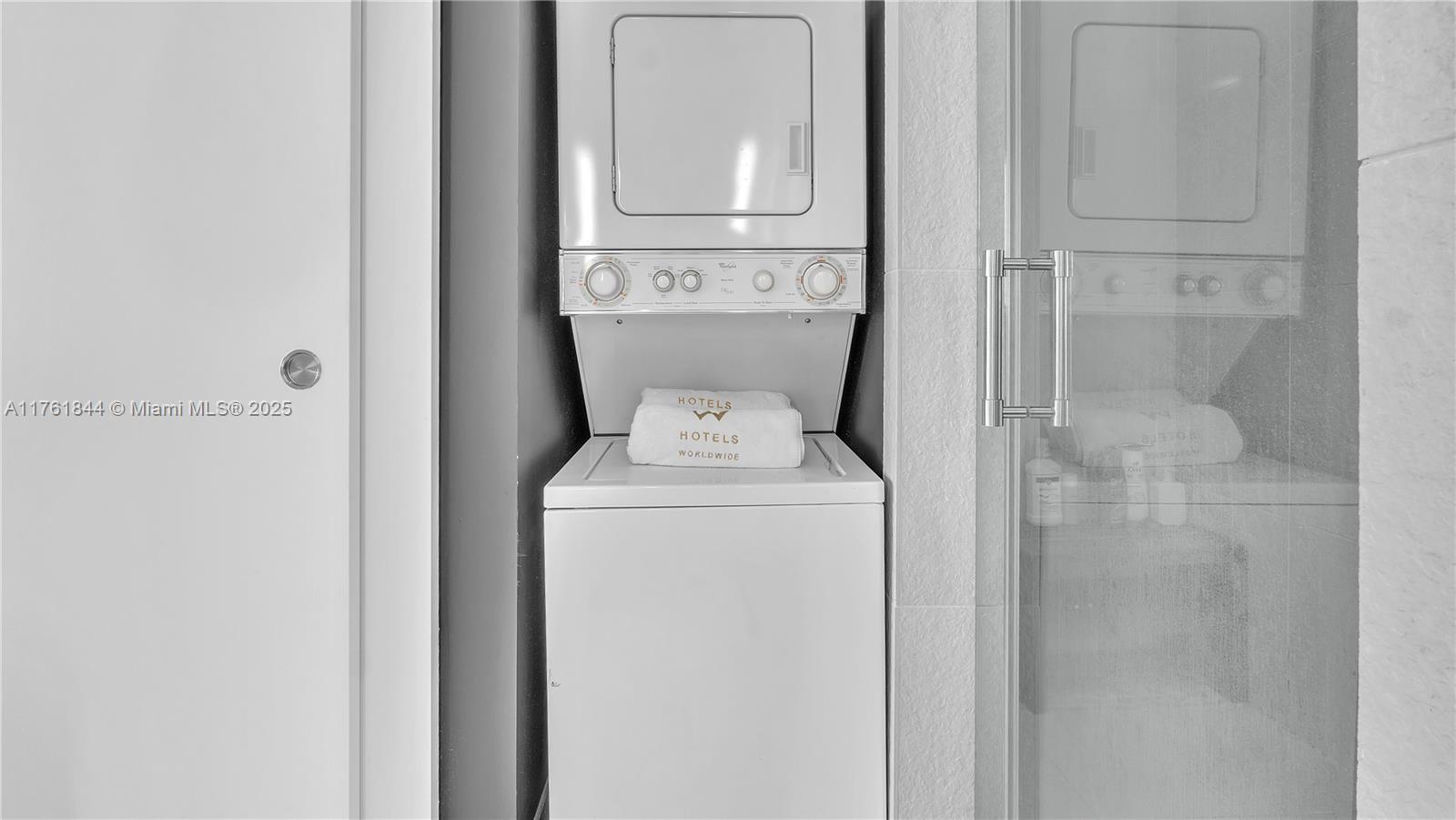 FORT LAUDERDALE RESIDENCE - Residential Lease