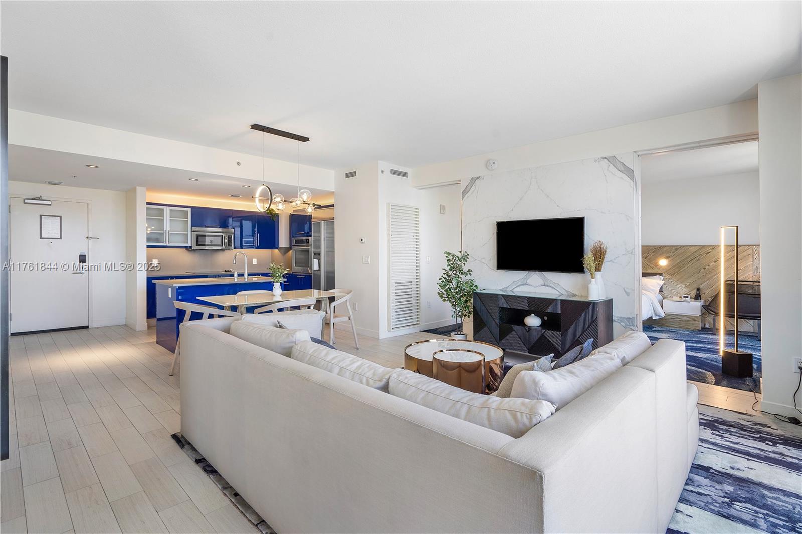 FORT LAUDERDALE RESIDENCE - Residential Lease