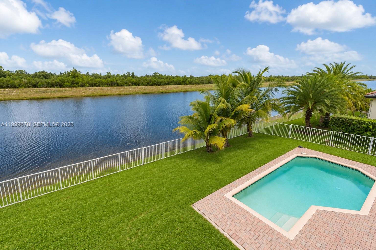 SUNSET LAKES PLAT TWO - Residential