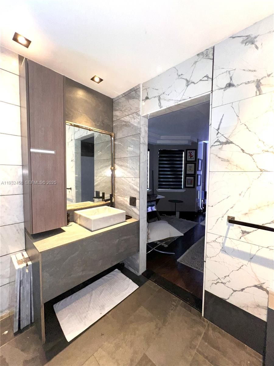 SAVANNAH AT DORAL - Residential Lease