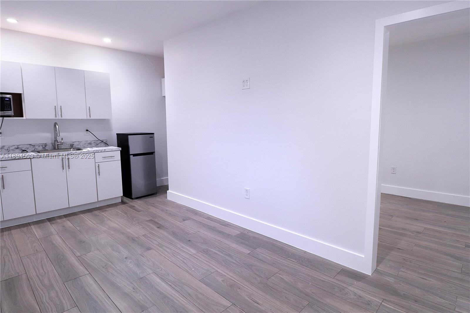 KENDALE LAKES SEC EIGHT - Residential Lease