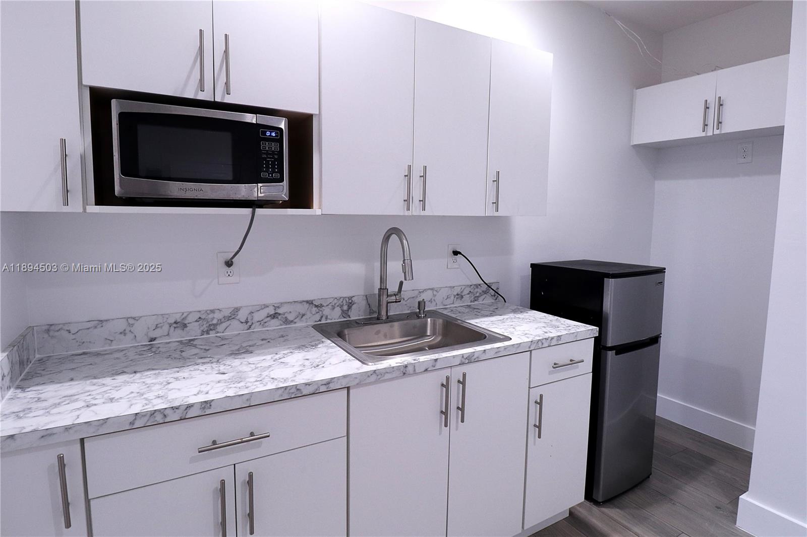 KENDALE LAKES SEC EIGHT - Residential Lease