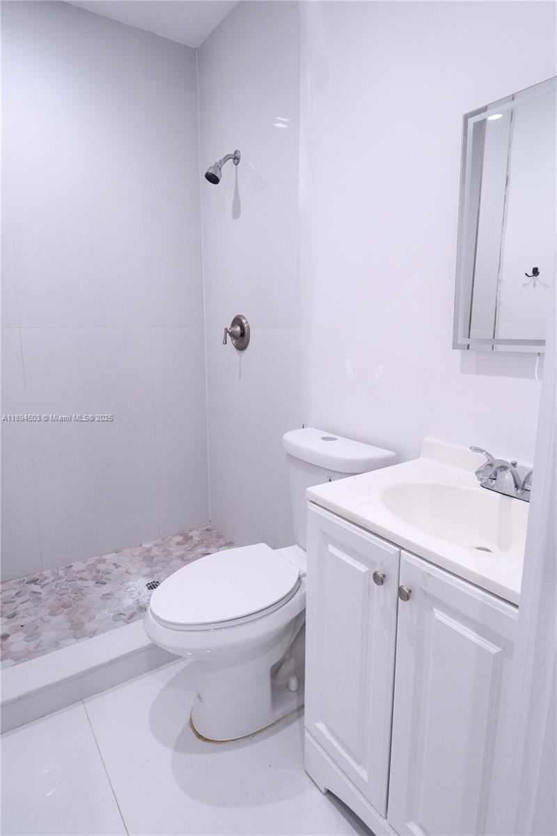 KENDALE LAKES SEC EIGHT - Residential Lease