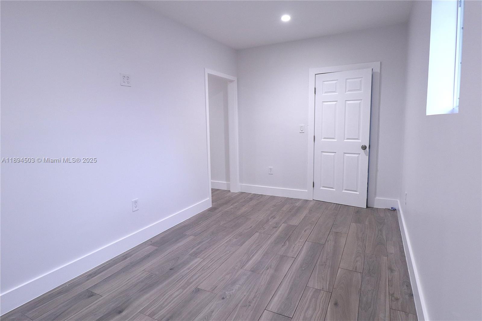 KENDALE LAKES SEC EIGHT - Residential Lease