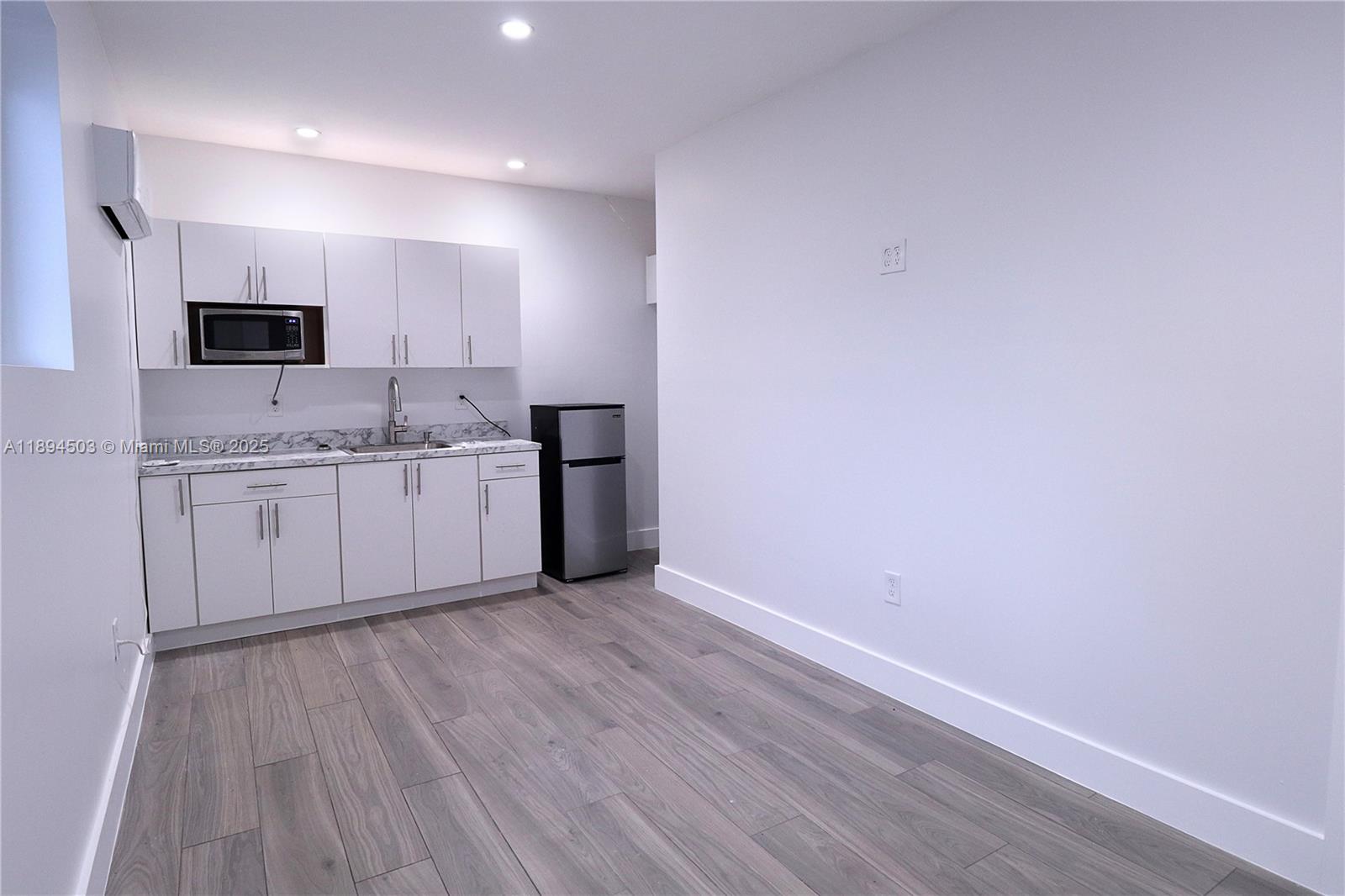 KENDALE LAKES SEC EIGHT - Residential Lease