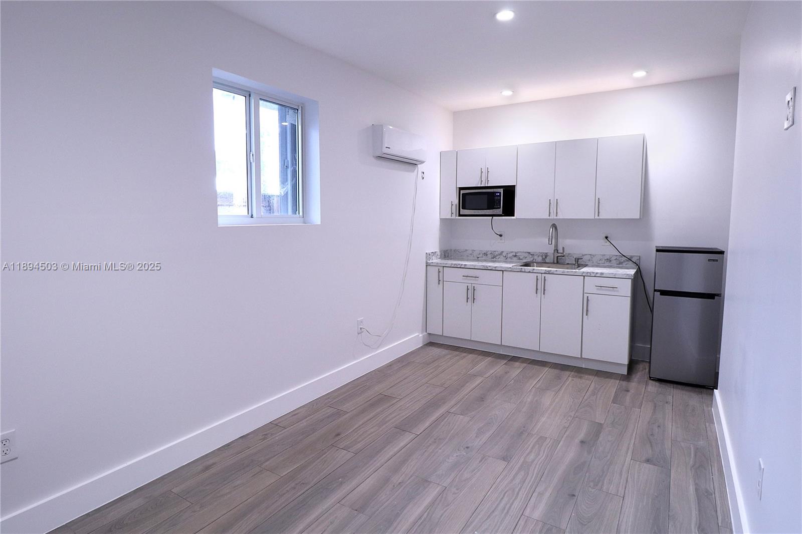KENDALE LAKES SEC EIGHT - Residential Lease
