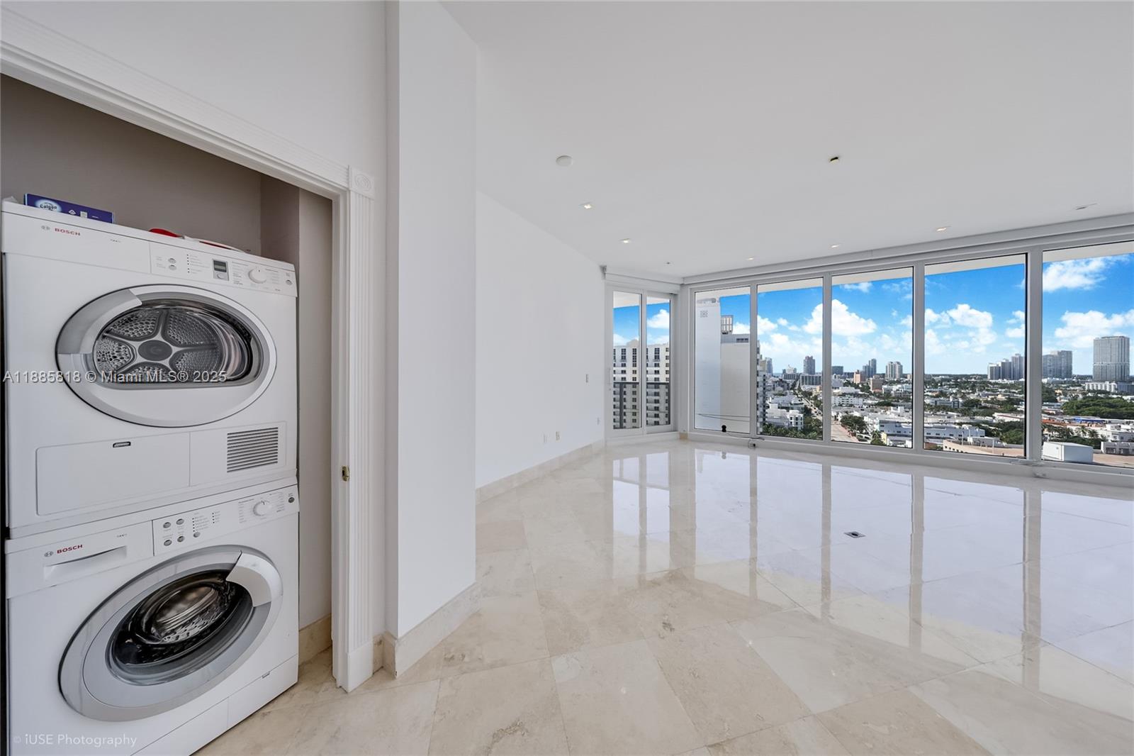 THE DECOPLAGE CONDO - Residential