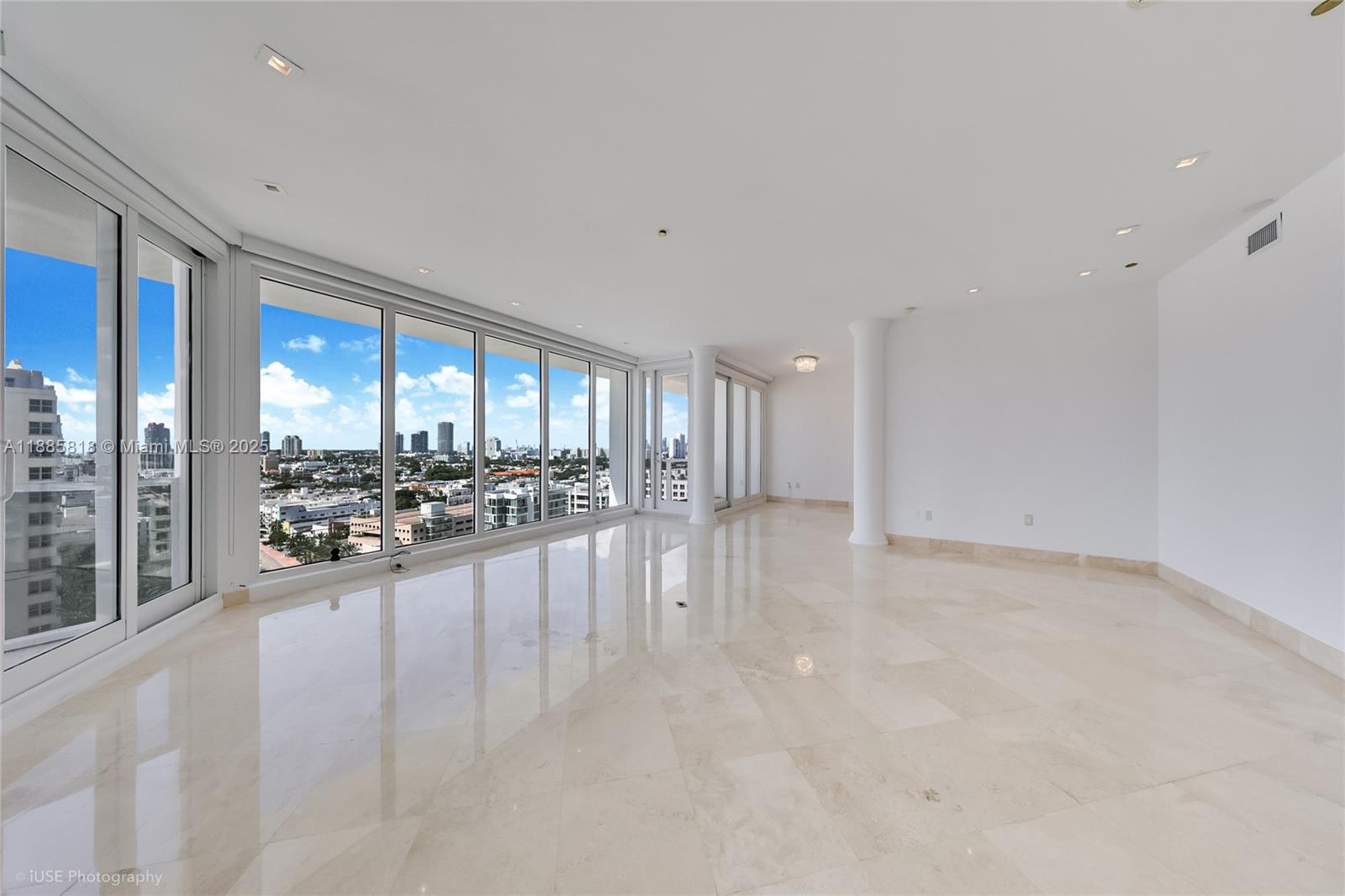 THE DECOPLAGE CONDO - Residential