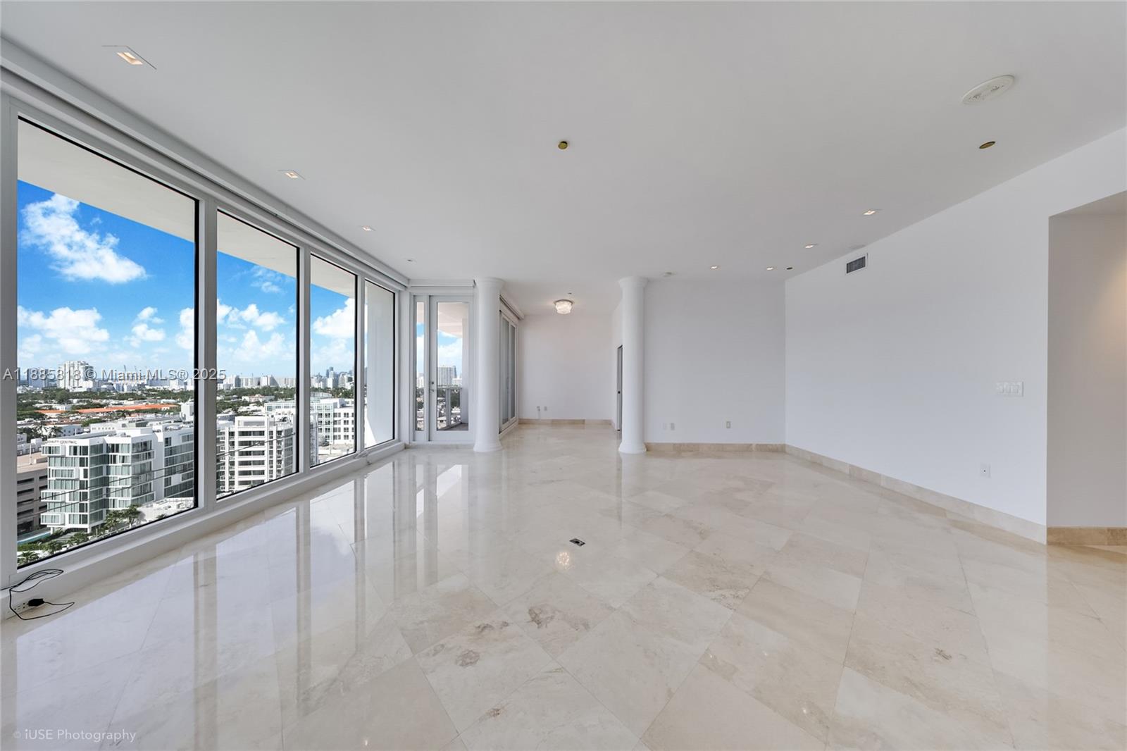 THE DECOPLAGE CONDO - Residential