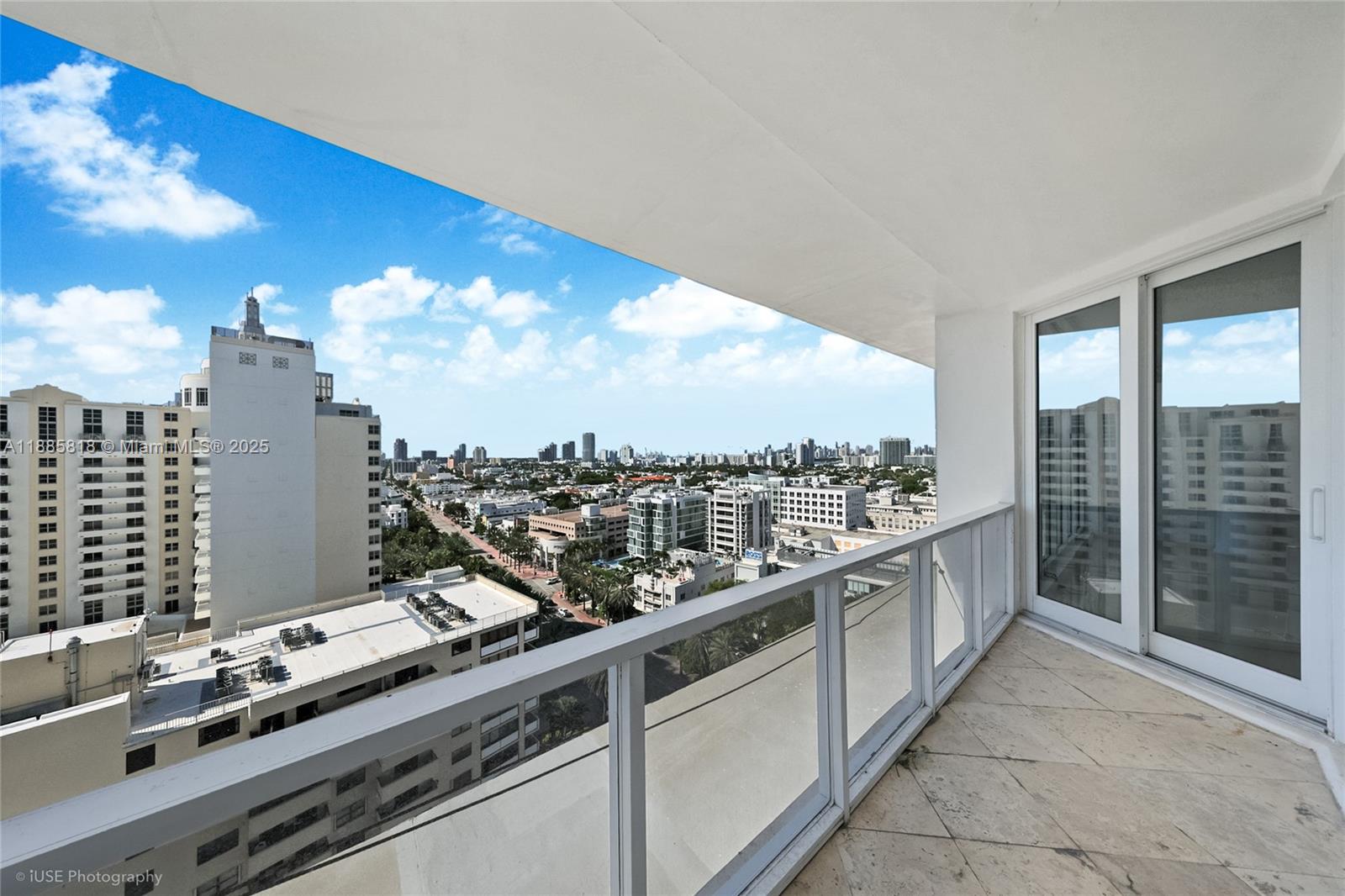 THE DECOPLAGE CONDO - Residential