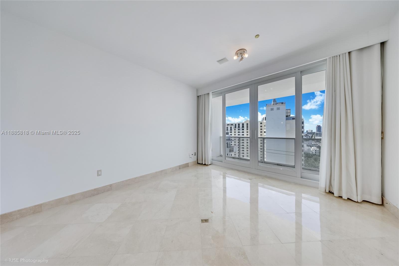 THE DECOPLAGE CONDO - Residential