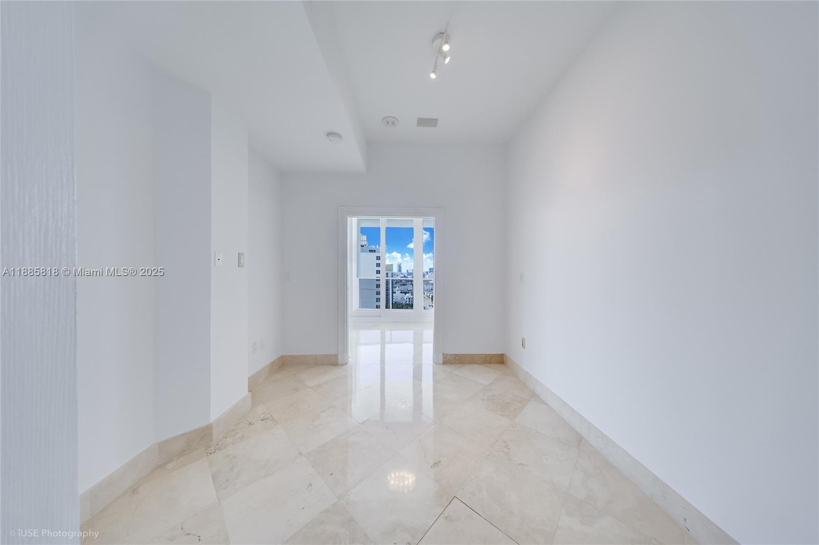THE DECOPLAGE CONDO - Residential