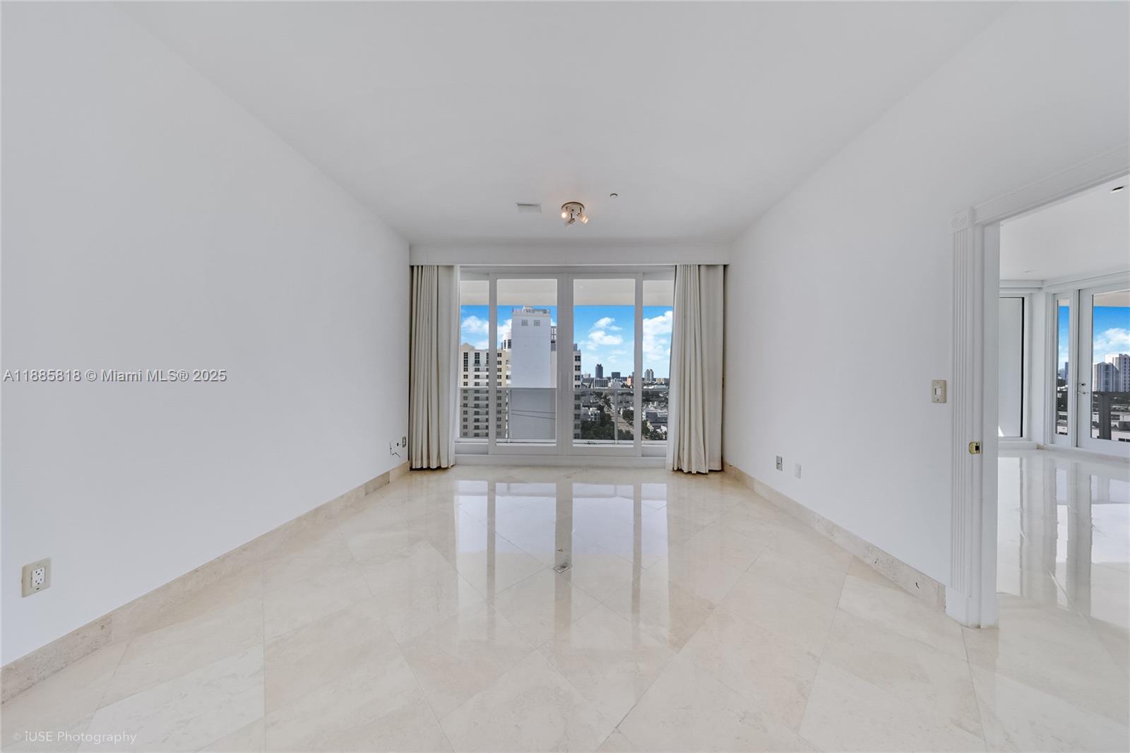 THE DECOPLAGE CONDO - Residential