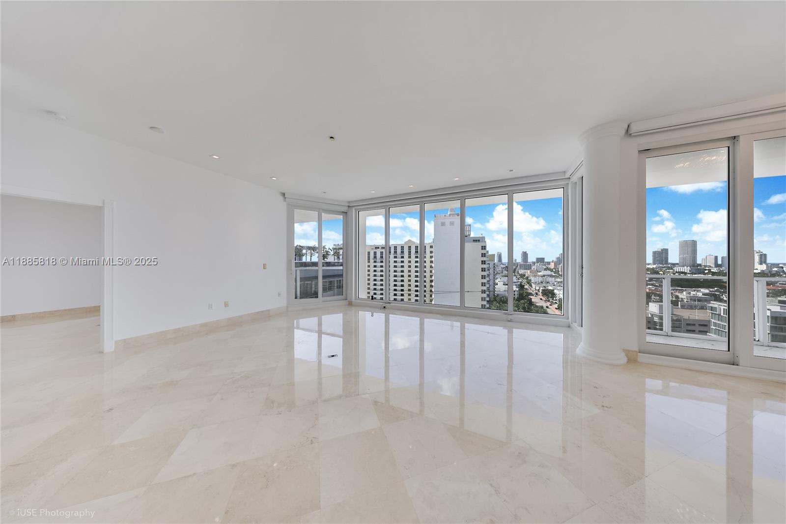 THE DECOPLAGE CONDO - Residential