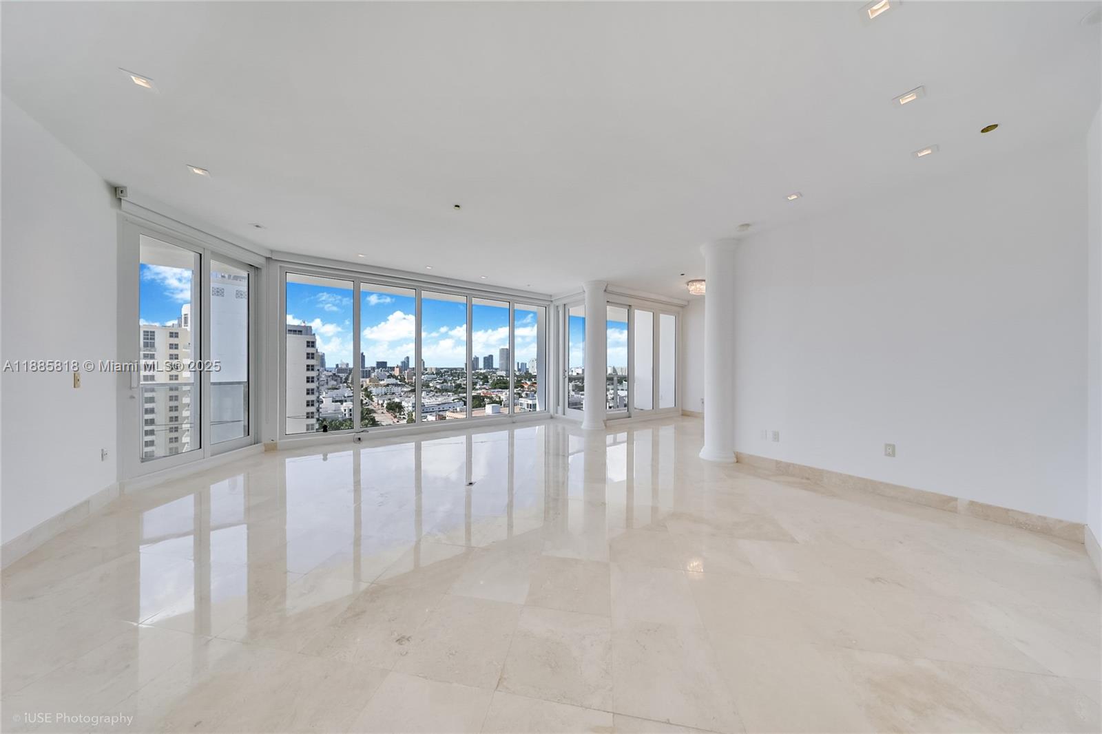 THE DECOPLAGE CONDO - Residential