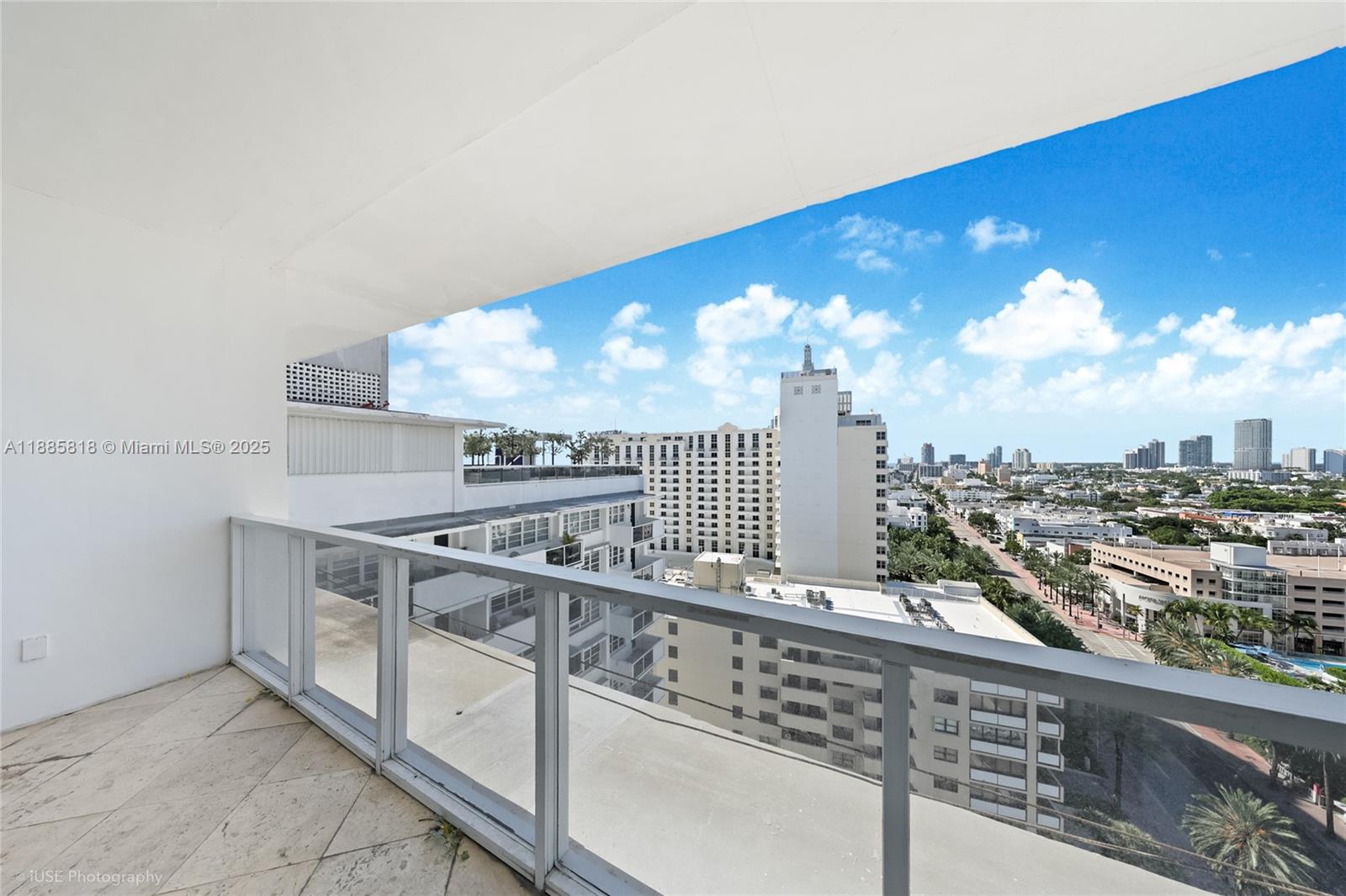 THE DECOPLAGE CONDO - Residential