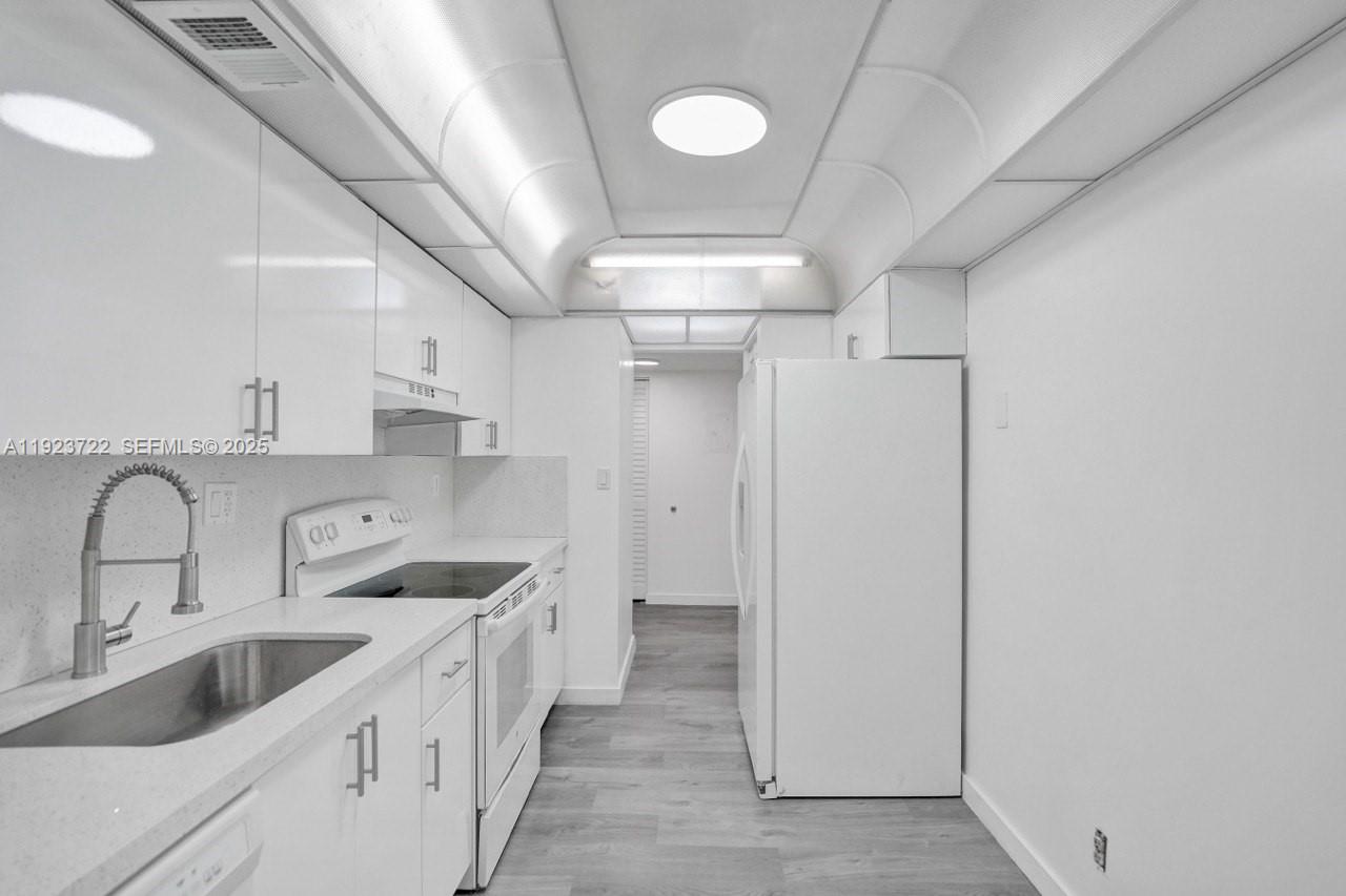 CONDOMINIUM 1 OF ENVIRON - Residential