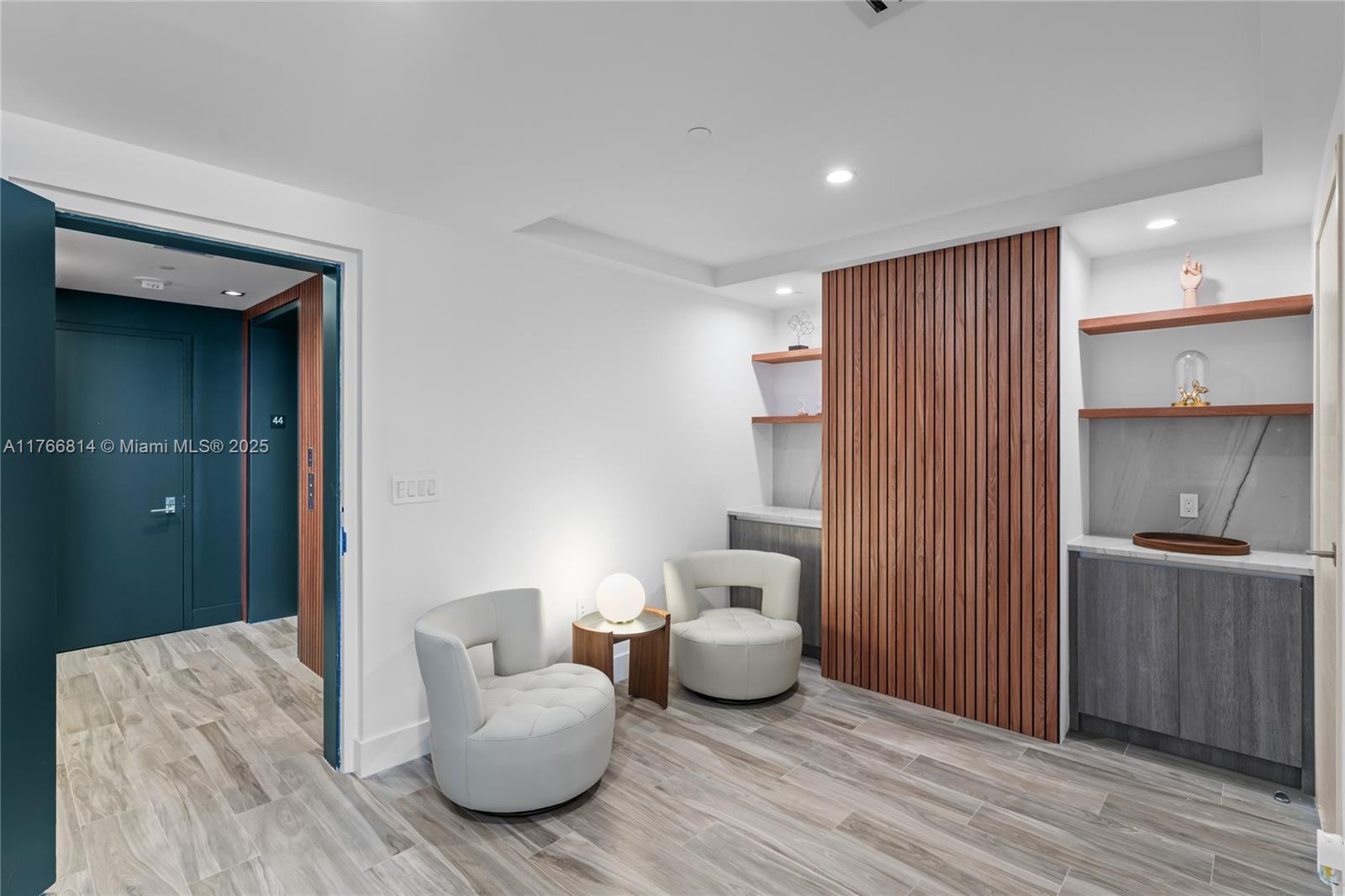 801 SMA RESIDENCES CONDO - Residential