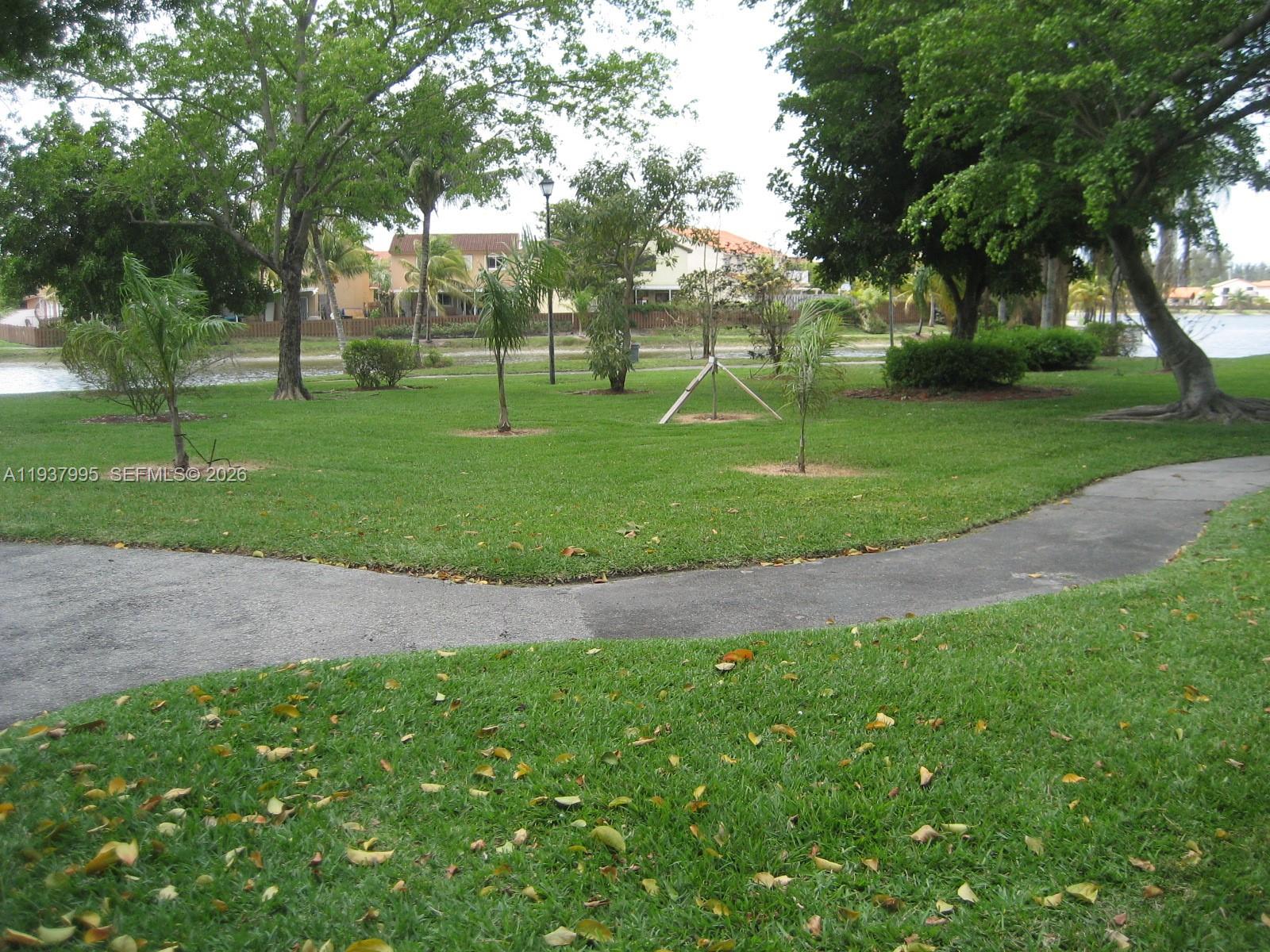 TAMIAMI LAKES SEC 5 - Residential