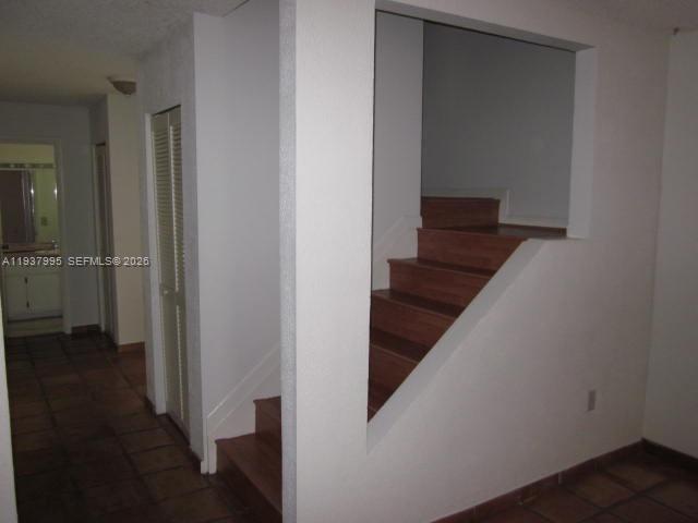 TAMIAMI LAKES SEC 5 - Residential