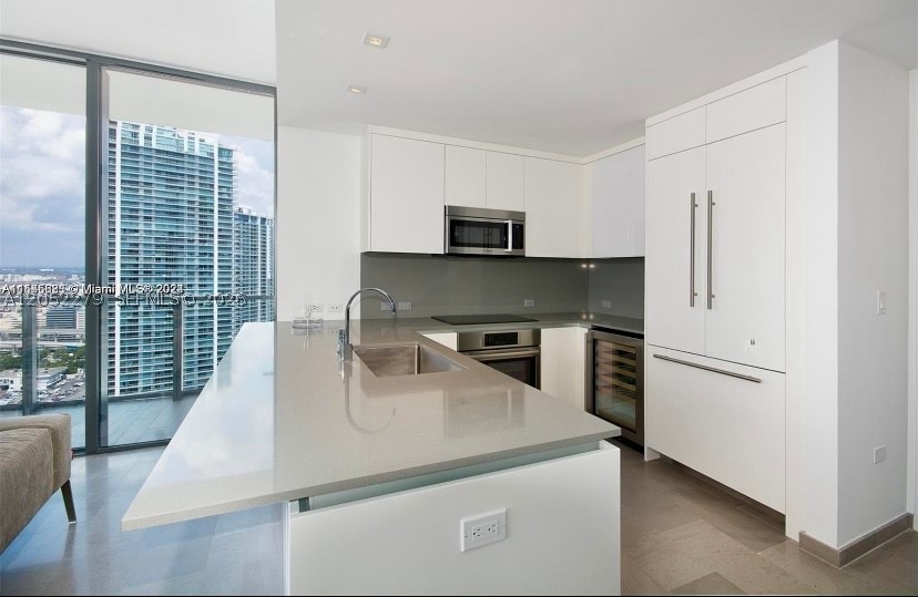 88 SW 7th St 2712