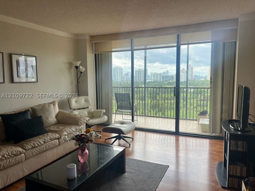 20379 W Country Club Dr 1637