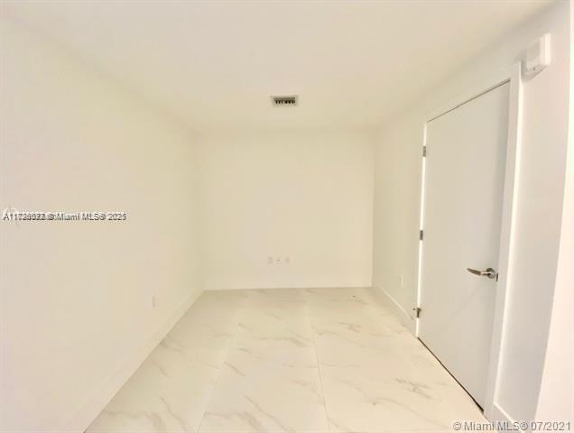 16385 Biscayne Blvd 702