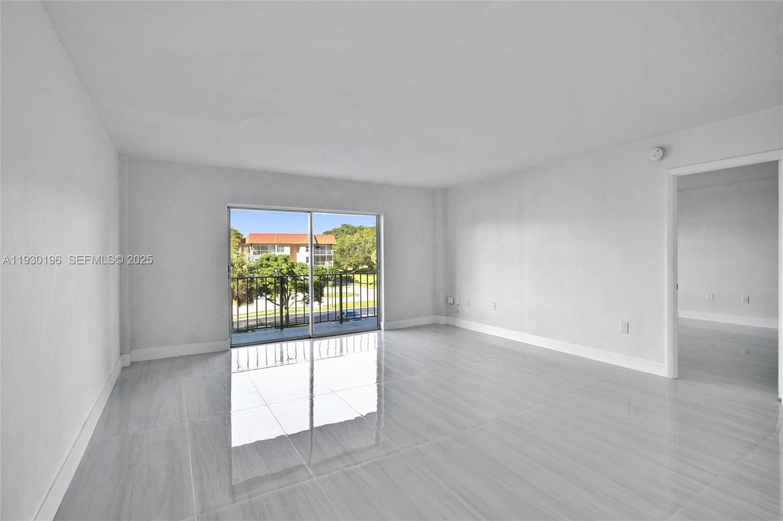 MANORS OF INVERRARY XII - Residential Lease