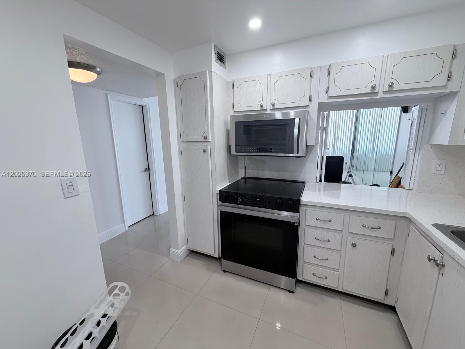 1825 S Ocean Dr 611