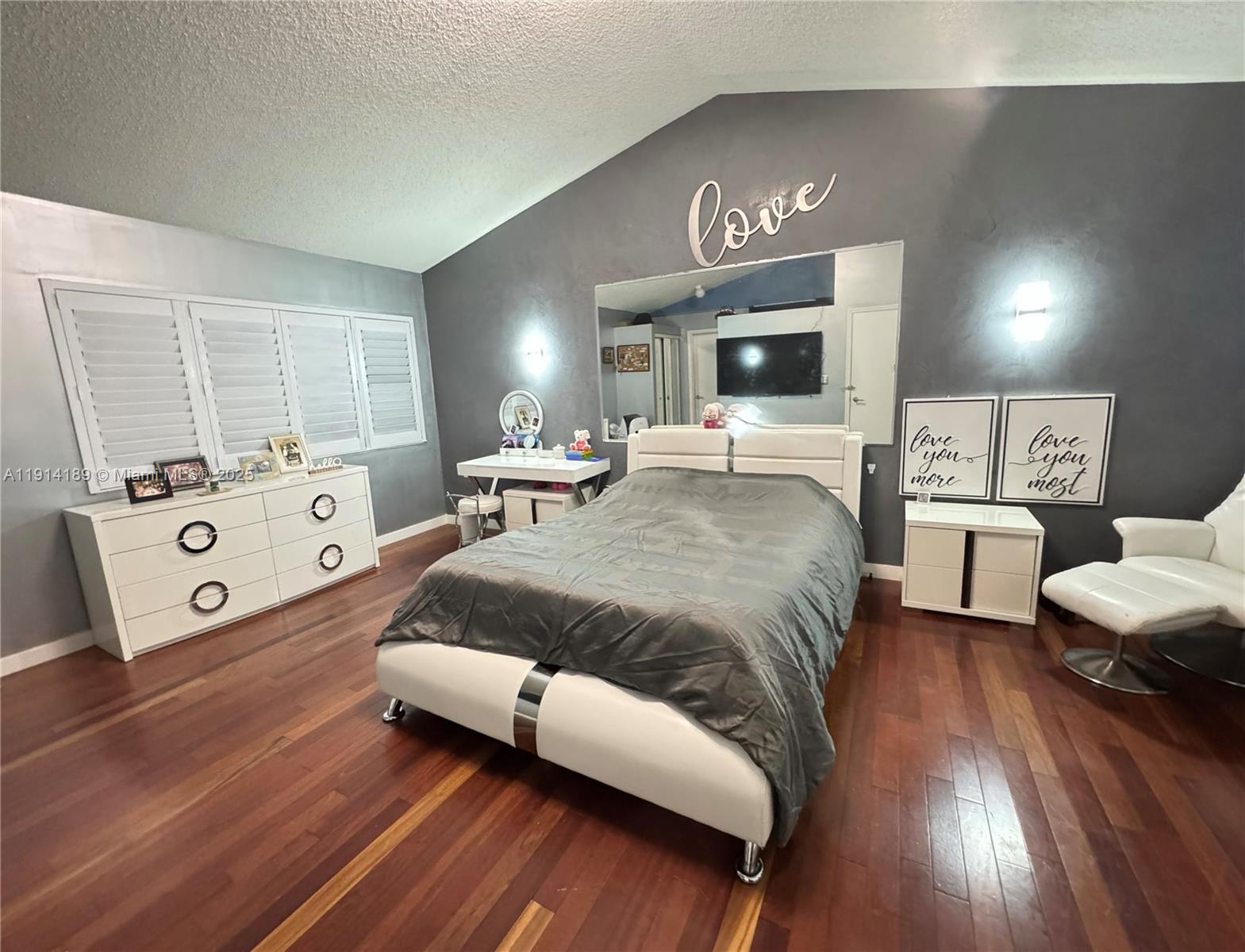 EMERALD POINTE - Residential