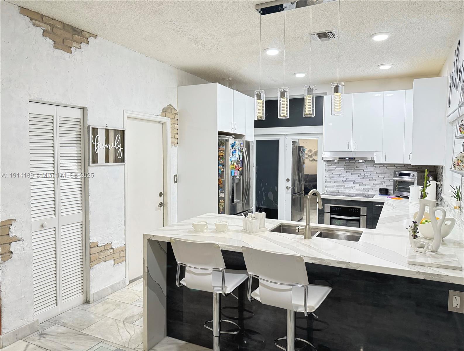 EMERALD POINTE - Residential