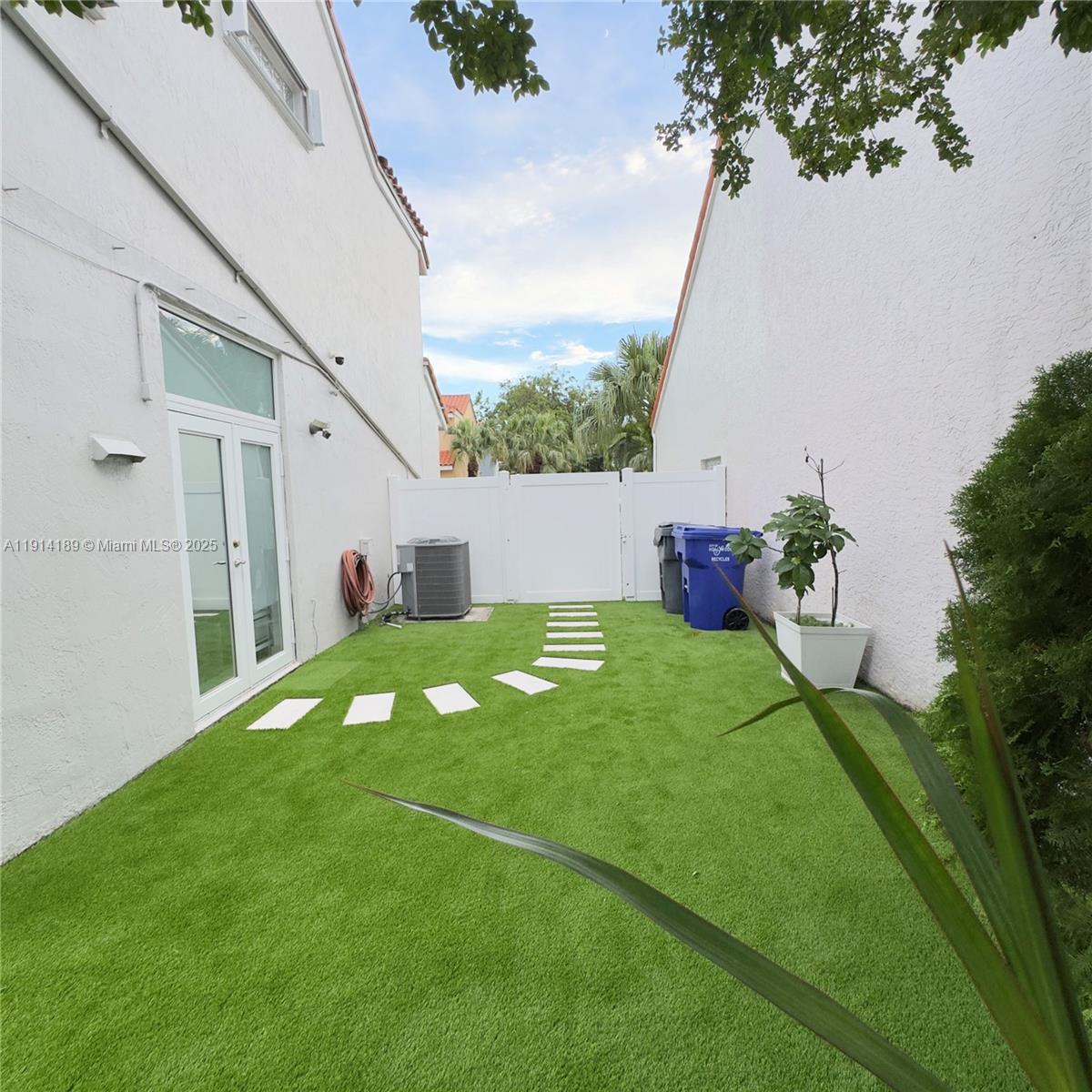 EMERALD POINTE - Residential